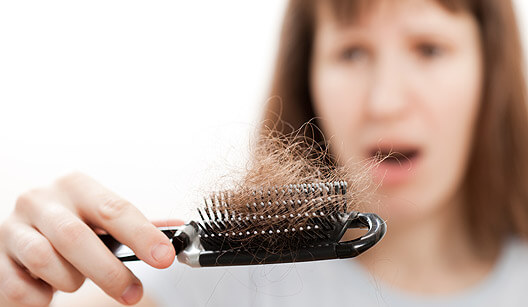 641509-A-queda-de-cabelo-é-um-dos-problemas-que-mais-assustam-as-mulheres.
